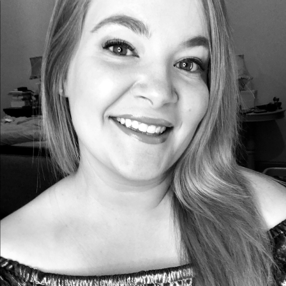 Meet your Posher, Hannah 🍷